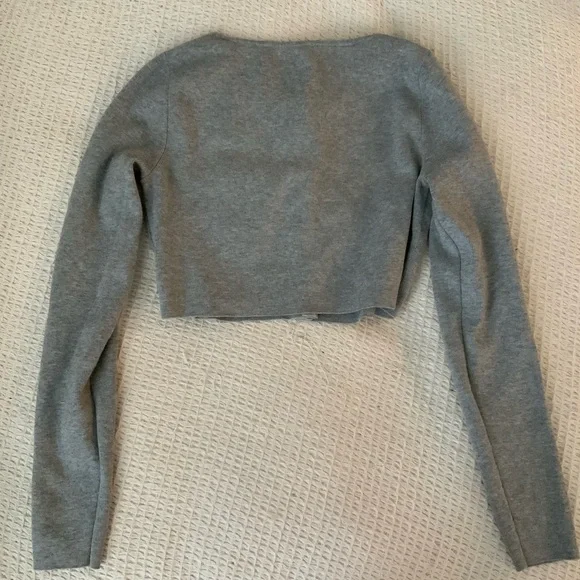 Aritzia Sunday Best Cropped Grey Button Up Cardigan Sweater Top Long Sleeve - Picture 5 of 6